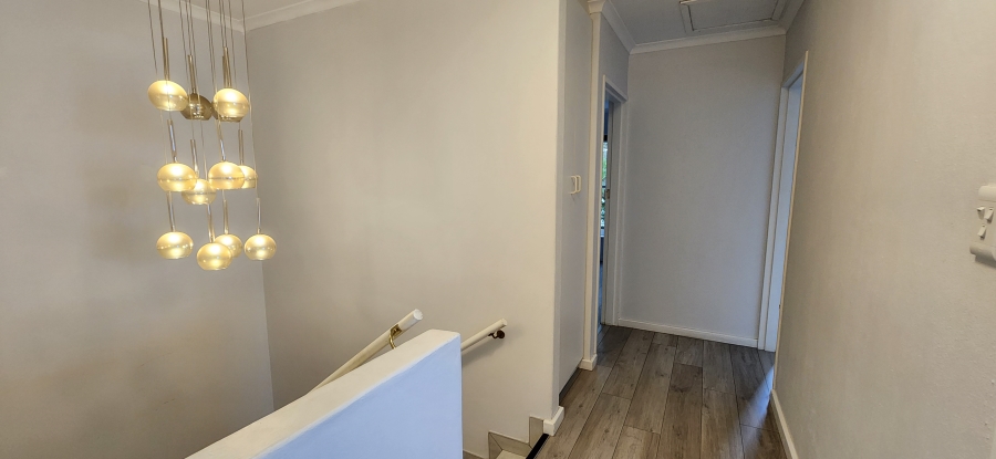 To Let 4 Bedroom Property for Rent in Bloubergrant Western Cape